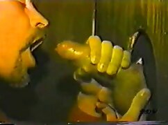 L'énorme cul de porno amateur américain Katie Jordin Big Mouthful = Amusant